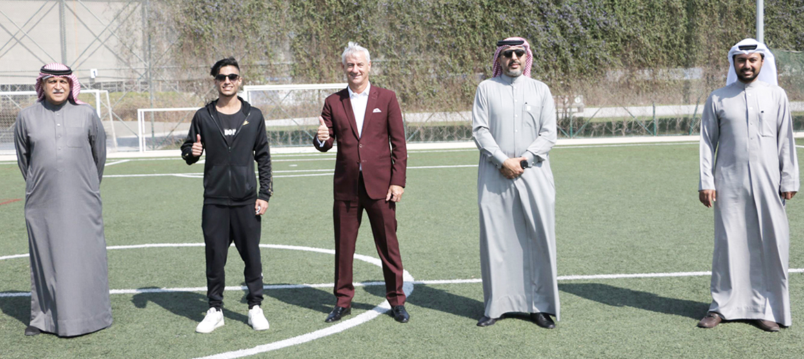 Diyar Al Muharraq Hosts Football Legend Ian James Rush